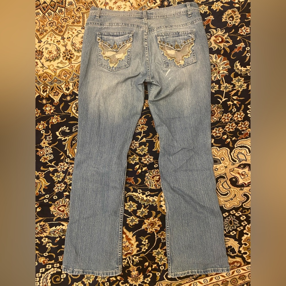 Early 2000’s embroided light wash bootcut jeans